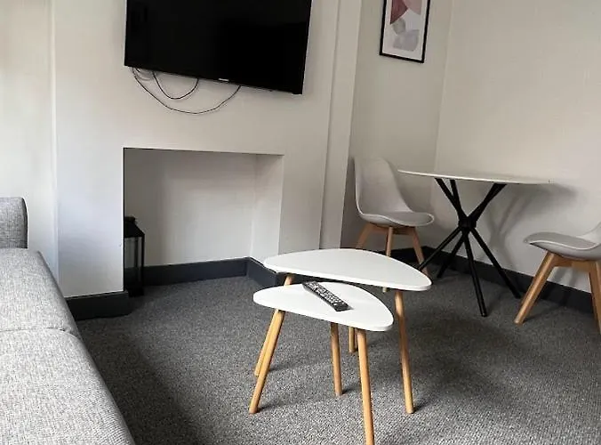 Grove Road Guesthouse, Comfortable, Budget, Friendly Accommodation