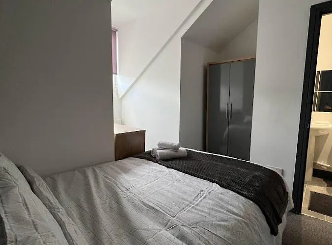 Grove Road Guesthouse, Comfortable, Budget, Friendly Accommodation