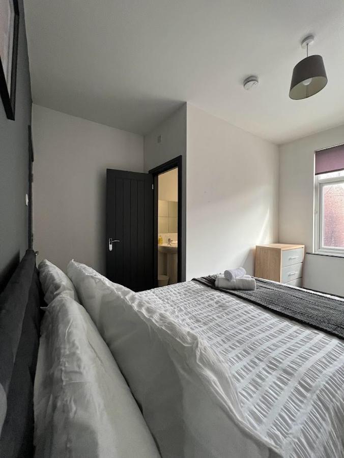 Grove Road Guesthouse, Comfortable, Budget, Friendly Wakefield