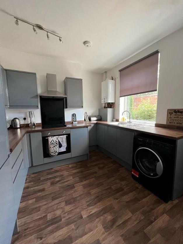 Grove Road Guesthouse, Comfortable, Budget, Friendly * Wakefield