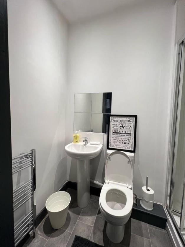 Grove Road Guesthouse, Comfortable, Budget, Friendly Wakefield