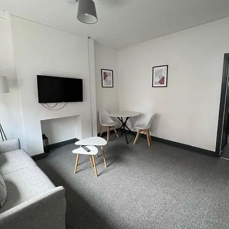 Grove Road Guesthouse, Comfortable, Budget, Friendly Accommodation Wakefield Exterior photo